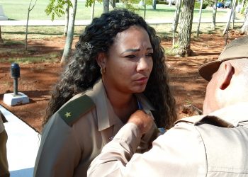 Ascensos y condecoraciones: más compromiso en las FAR