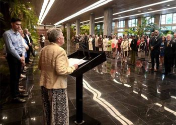 Cuba reconoce a maestros y festeja obra educacional de la Revolución