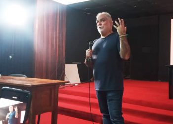 Benito Zambrano imparte conferencia magistral en la EICTV Foto Yaima Iser Crespo Especialista en Relaciones Internacionales y Cooperación