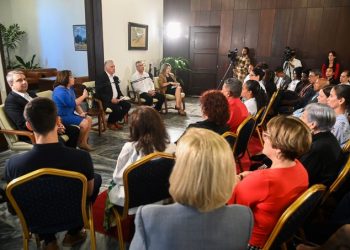 Felicitan a educadores de Cuba en su día