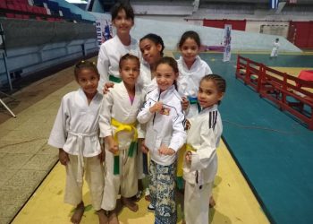 Alumnas de la academia Halcones del Ariguanabo, medallistas en el Abierto de la Habana Foto cortesía Halcones