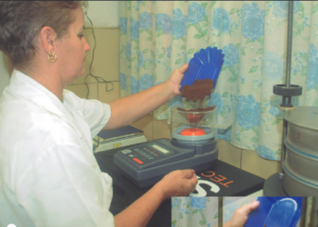NÉLIDA Triana vela en el laboratorio por los parámetros de calidad del ¡Hola!