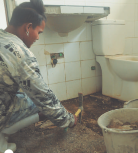 Trabajan también en las instalaciones
sanitarias