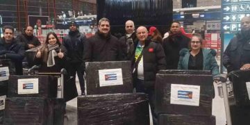 Luego de algunos meses de preparativos, los miembros de la misión estatal y de la comunidad residente en el gigante asiático enviaron la ayuda solidaria con la cooperación de la aerolínea AirChina