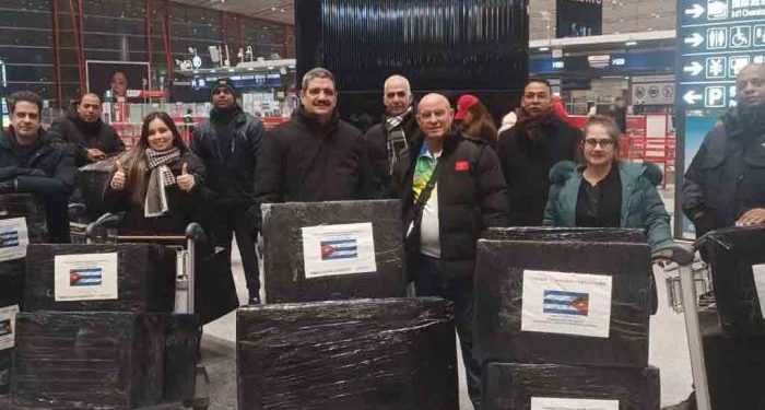 Luego de algunos meses de preparativos, los miembros de la misión estatal y de la comunidad residente en el gigante asiático enviaron la ayuda solidaria con la cooperación de la aerolínea AirChina