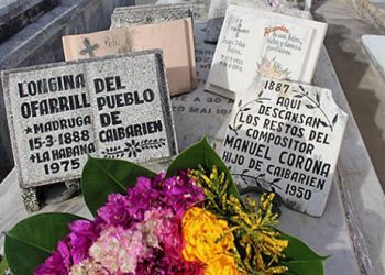 Desde diciembre de 1989, los restos de Longina descansan junto a los de Corona en el cementerio de Caibarién