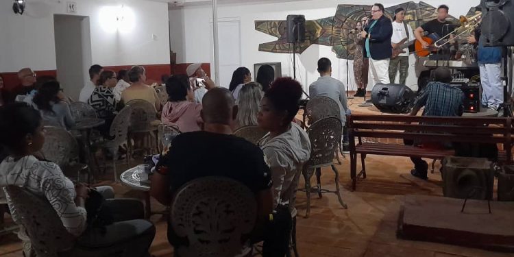 Regresó La Cofradía y, esta vez, con rostro de mujer