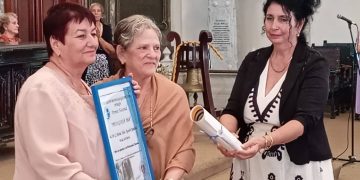 Entregan Premio Pedagogía 2024 a la doctora en Ciencias María Julia Aguilar Aguilera, profesora titular de la Universidad de Artemisa / Foto: cortesía de Andry González Pacheco