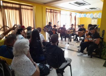 Orquesta juvenil de guitarras "Nuevas Liras" celebra su decimoquinto aniversario