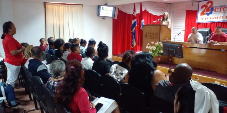 Debate profundo y crítico de sindicalistas güireños