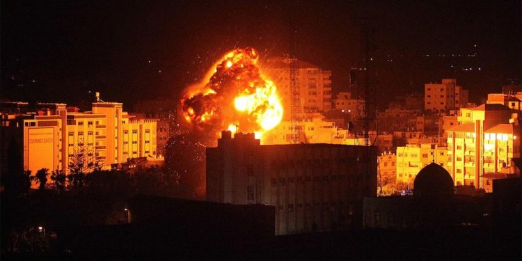 Decenas de palestinos murieron o resultaron heridos hoy tras nuevos bombardeos israelíes contra diversas zonas de la Franja de Gaza, donde se reporta una grave crisis humanitaria debido al bloqueo del Ejército