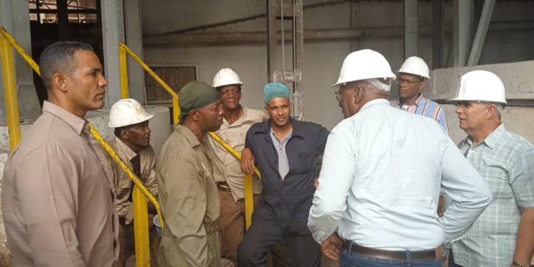 Una vez termine la zafra en 30 de noviembre, prevén incorporar la cosecha de 90 000 toneladas de caña de Harlem para meladura