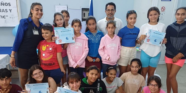 Niñas y niños por el uso responsable de las TIC