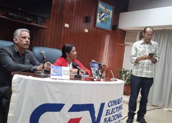 Presentan libro Garantes de la democracia socialista