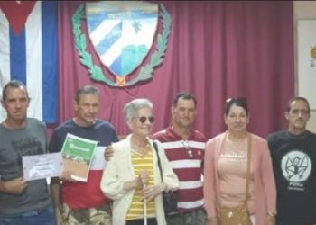 Finalizó el acto con la entrega de diplomas
