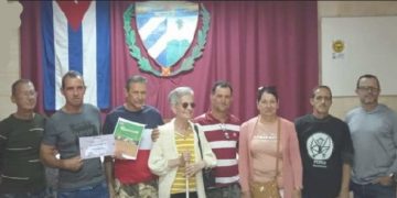 Finalizó el acto con la entrega de diplomas