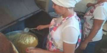 El objetivo es que salga la mayor cantidad posible de alimentos elaborados para ayudar a las familias