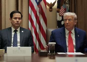 El secretario de Estado, Marco Rubio, y el presidente de EE.UU., Donald Trump en la Casa Blanca, el 10 de abril de 2025