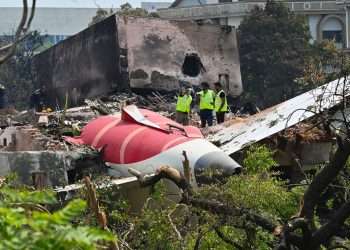 No se descarta un acto de sabotaje como posible causa del mortífero accidente aéreo en la India