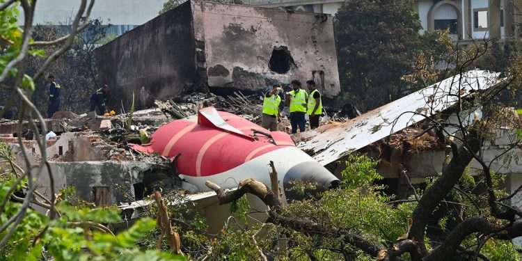 No se descarta un acto de sabotaje como posible causa del mortífero accidente aéreo en la India