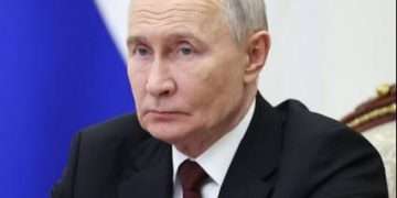 El jefe de Estado se reunirá además con los militares que participan en la operación militar especial