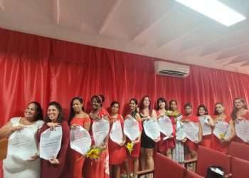 Celebra el Centro Universitario Mariel su primera graduación