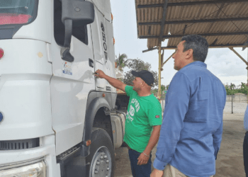 El ministro de Transporte visitó instalaciones de Bauta e intercambió con trabajadores