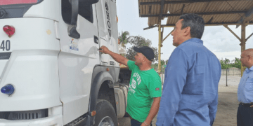 El ministro de Transporte visitó instalaciones de Bauta e intercambió con trabajadores