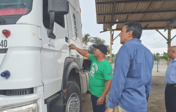 El ministro de Transporte visitó instalaciones de Bauta e intercambió con trabajadores