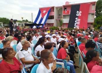 El pueblo de Caimito, desde antes del amanecer, ocupó su asiento en una plaza innovada