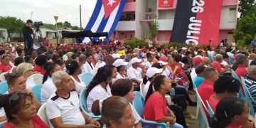 El pueblo de Caimito, desde antes del amanecer, ocupó su asiento en una plaza innovada