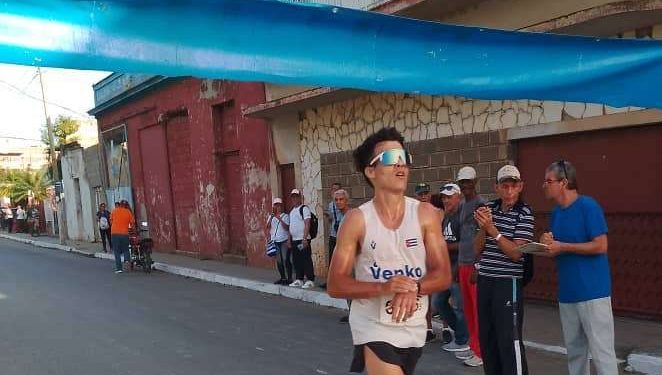 Domina la capital maratón Félix «Andarín» Carvajal del Ariguanabo
