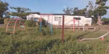 Muchos de los parques en municipios y comunidades, como este en el Lincoln, permanecen en total abandono