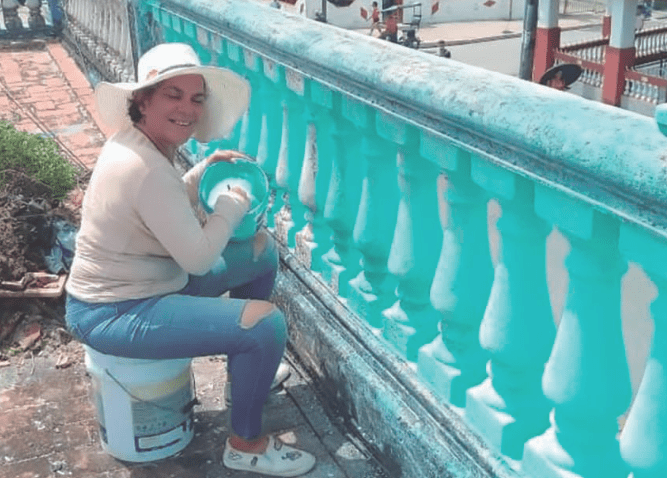 Milay en plena faena constructiva