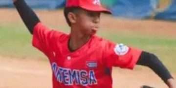 Johnatan lanzó un partido sin jits ni carreras y un juego perfecto, entre los chicos de la categoría 13-14 años