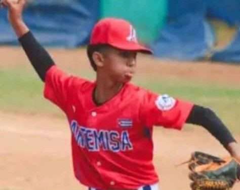 Johnatan lanzó un partido sin jits ni carreras y un juego perfecto, entre los chicos de la categoría 13-14 años