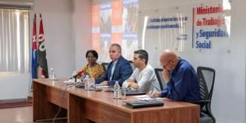 Realizan conferencia de prensa sobre el incremento de pensiones a jubilados. Foto: Abel Padrón Padilla