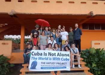 El bloqueo es una bota en el cuello de los cubanos, afirmó Gloria La Riva