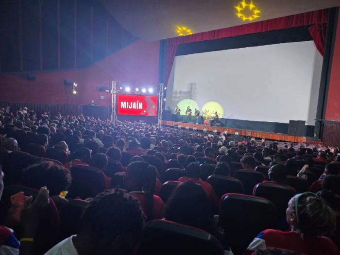 La antesala de la presentación especial fue transmitida en vivo por Telerebelde
