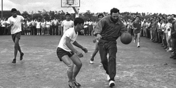 fidel-castro-ceiba-1
