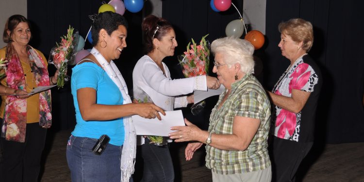 REconocimiento a Educadores y alfabetizadores en el cine Juárez día del Educador (31)