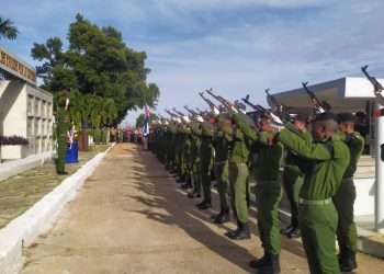 Bauta-unida-en-sentido-homenaje