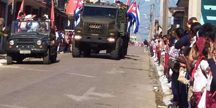 Caravana del centenario en la Villa Roja