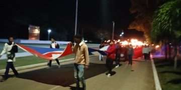 Que el fuego no se apague en nuestros pechos