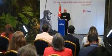 Comparece el Presidente cubano ante medios de prensa