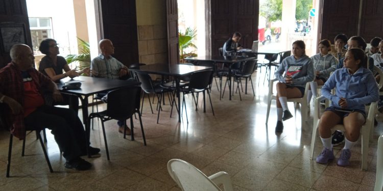 Atrapados en los vericuetos de la historia