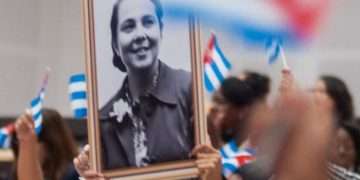 En manos de mujer, muchas razones para defender la bandera