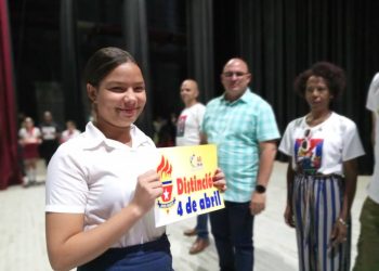 distincion-4-de-abril