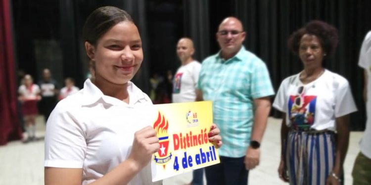 distincion-4-de-abril