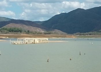 Presa La Paila, se pueden observar las ruinas de una antigua procesadora de caf{e y cacao Foto de la autora